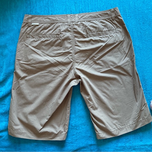 Columbia Tan Flat Front Shorts Lightweight Casual Hiking Size 12 - Picture 4 of 9